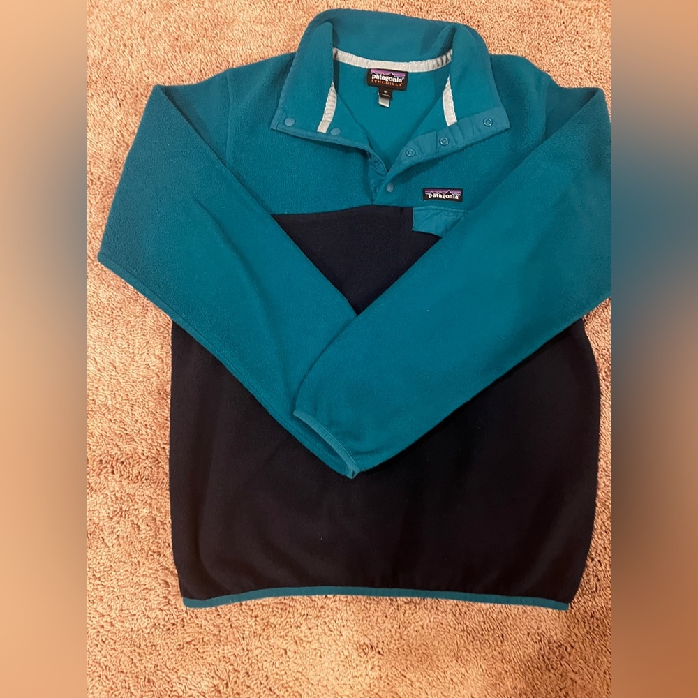 Patagonia synchilla fleece color: teal/navy size: medium